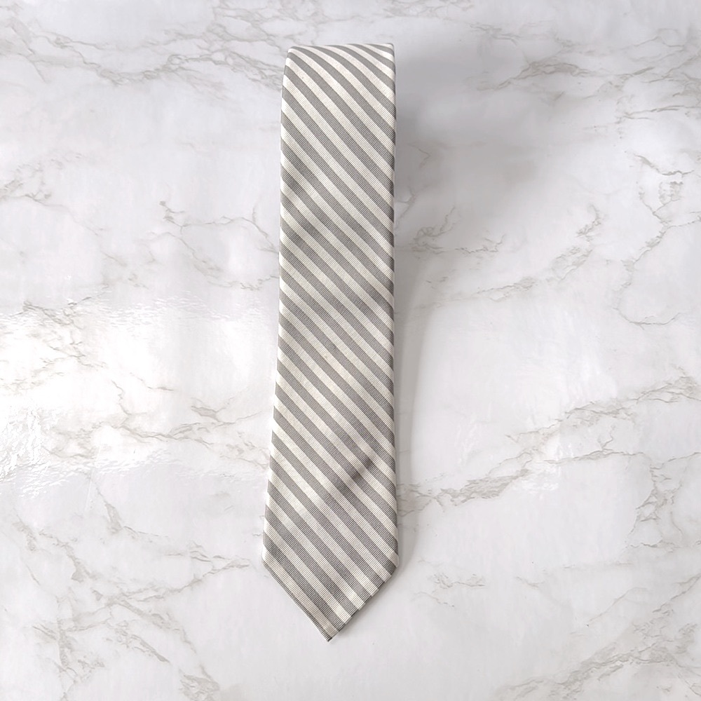 Brooks Brothers Classic Grey and White Striped Tie - Picture 2 of 5